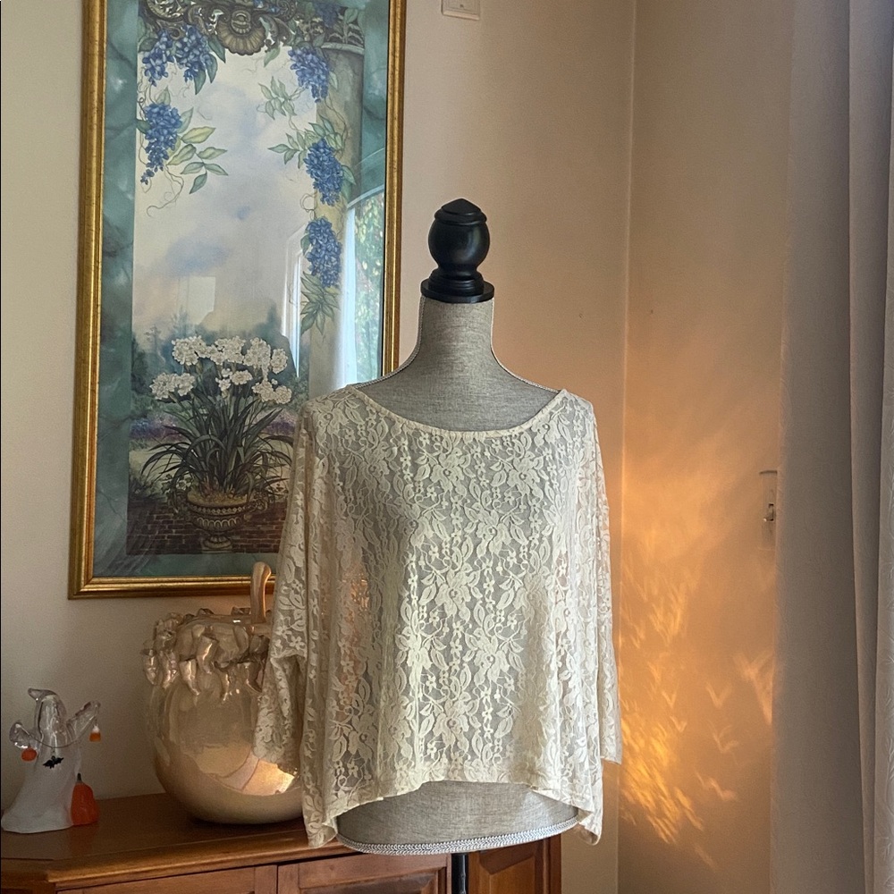 Brandy Melville OSFA tan lace flowy top made in Italy